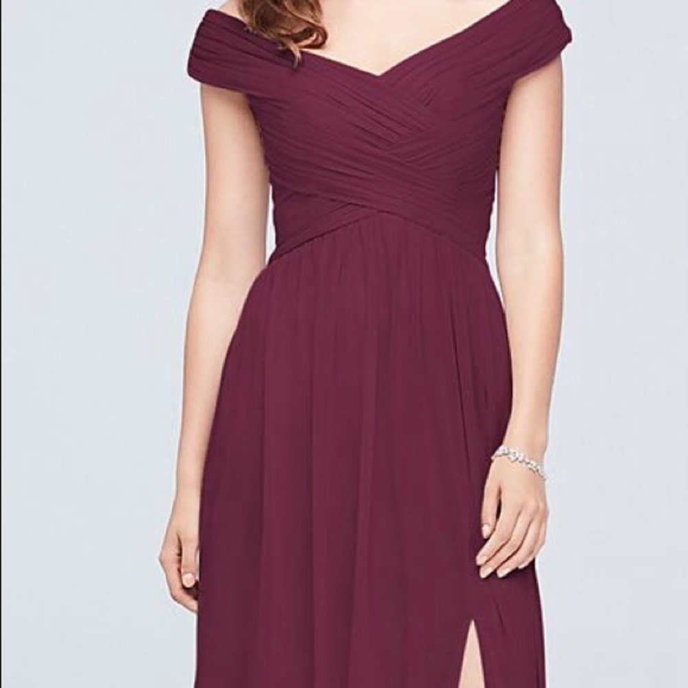 Crisscross Off-the-Shoulder Mesh Bridesmaid Dress
DAVID'S BRIDAL
F19951